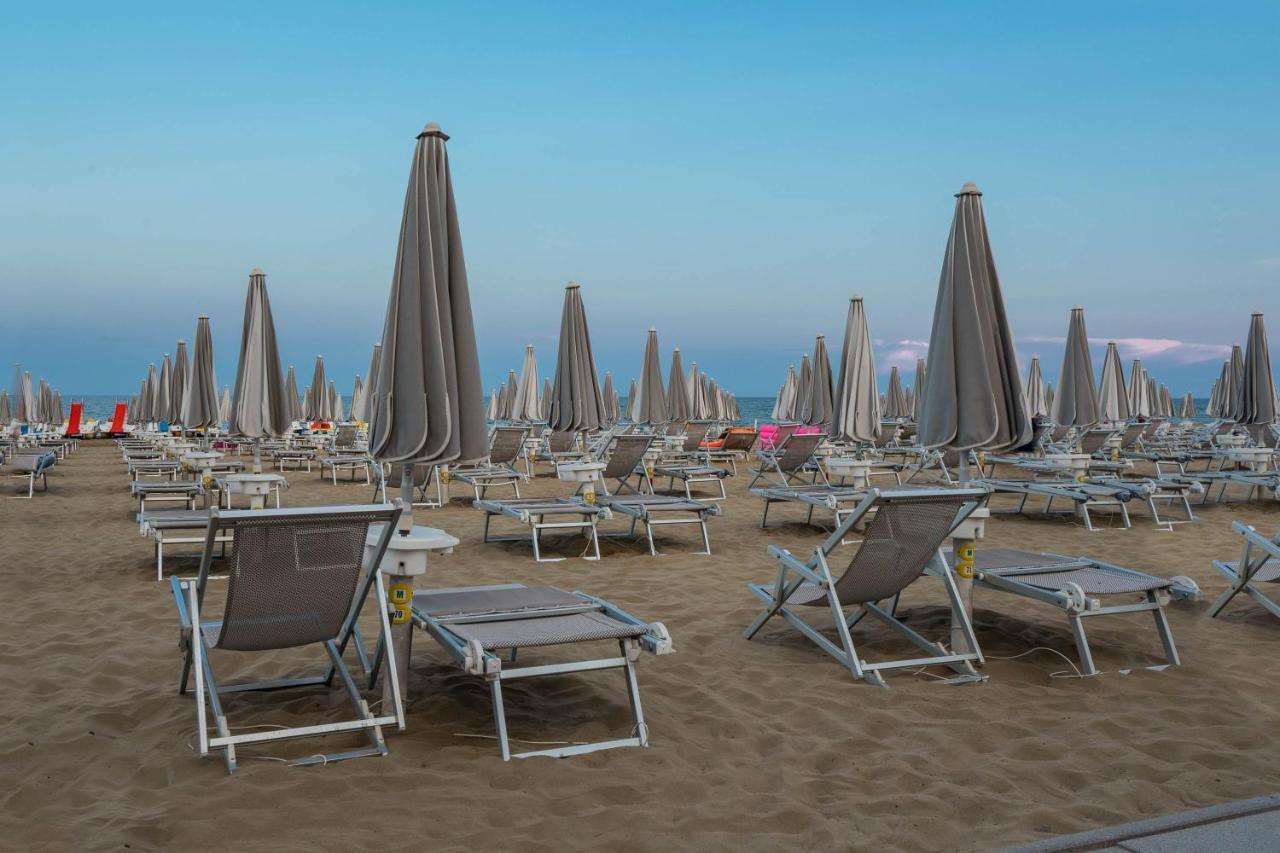 Hotel Delaville Frontemare Jesolo Extérieur photo