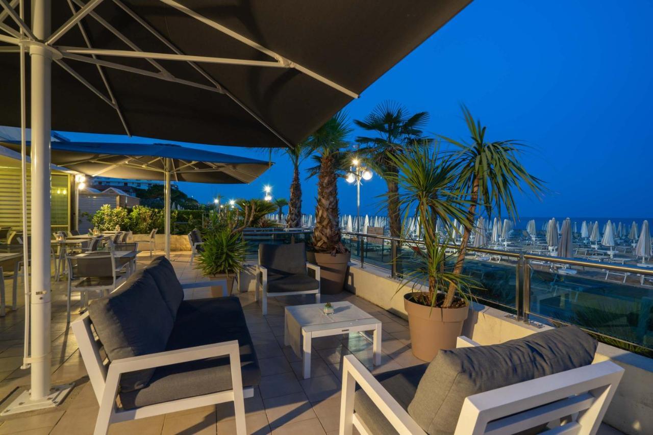 Hotel Delaville Frontemare Jesolo Extérieur photo